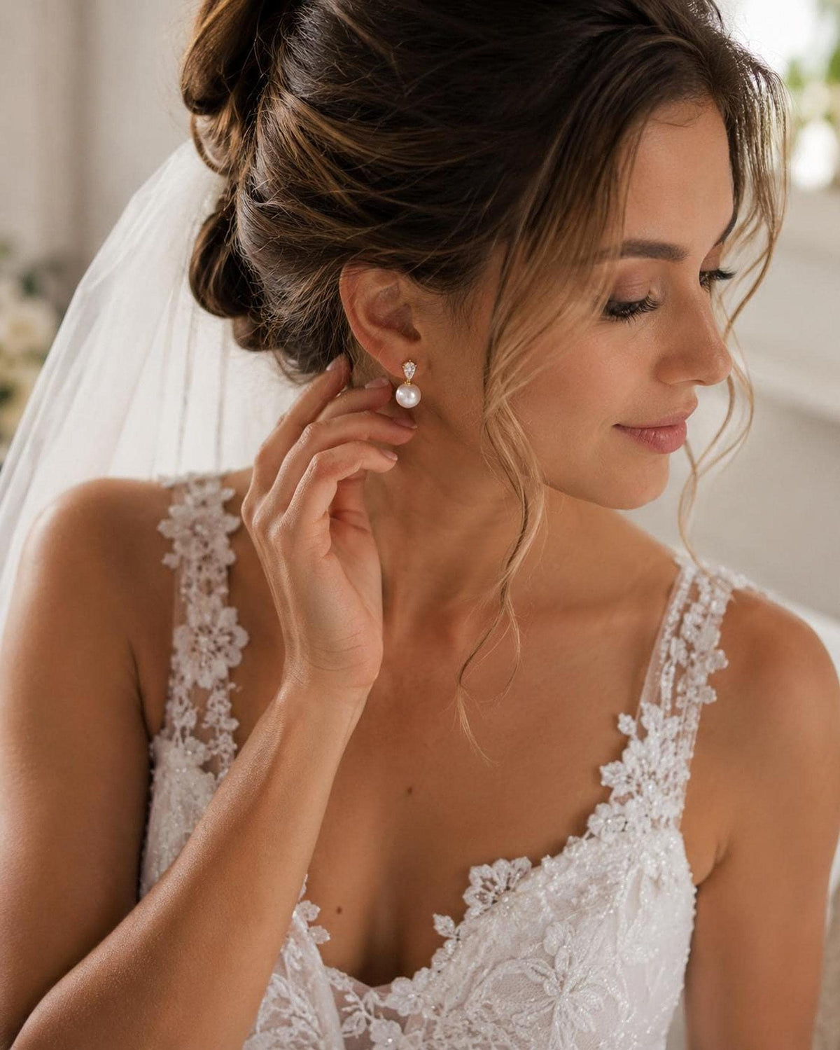 Elegant Wedding Jewelry Pearl Drop Earrings with Teardrop Crystals
